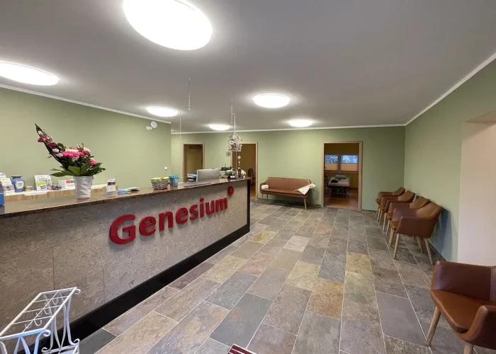 Physiotherapie Gebäude Genesium Eingang